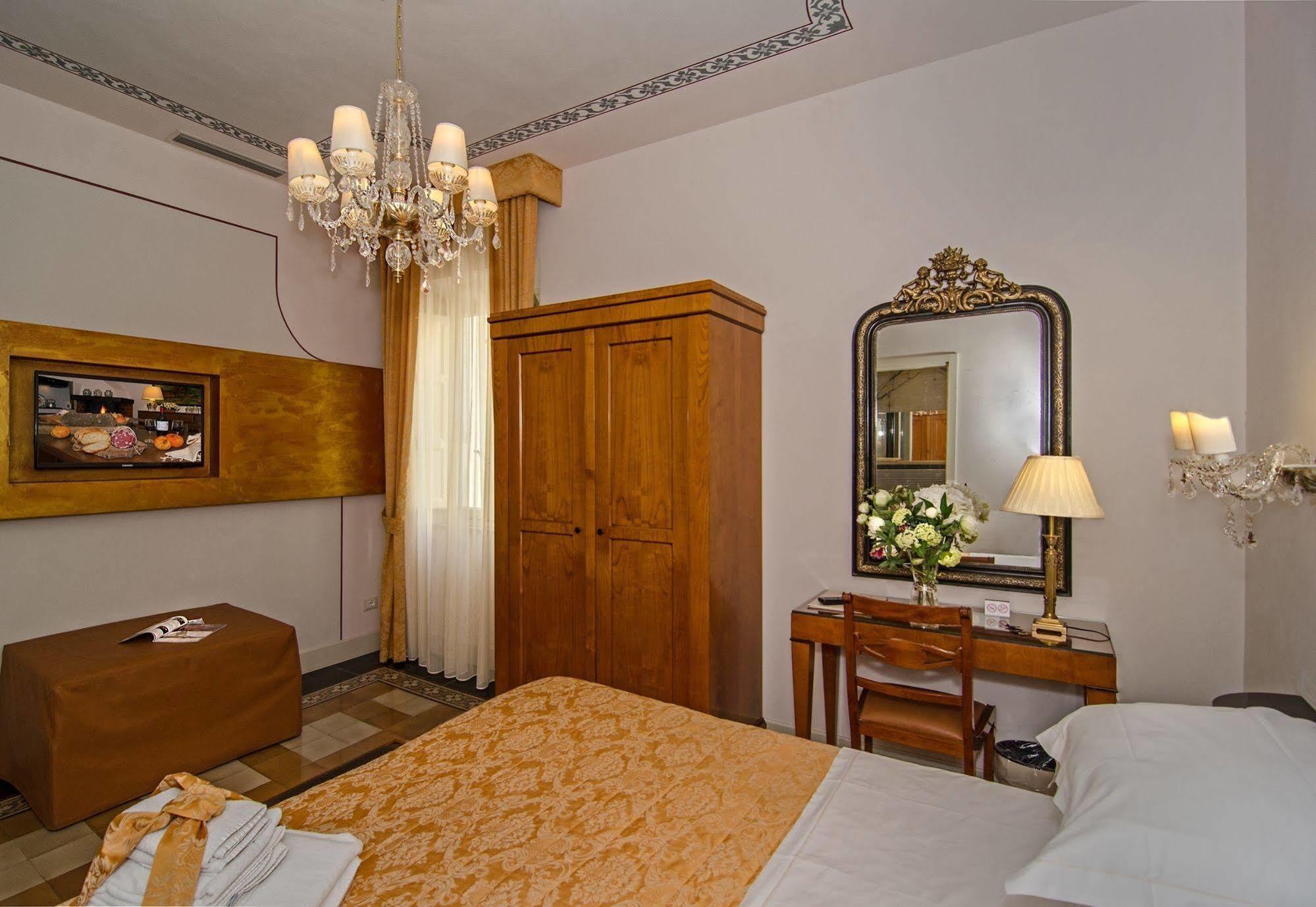 Lucca In Azzurro Maison De Charme Bed & Breakfast Bagian luar foto